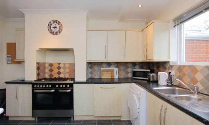 Andover House | Lovely Victorian House - Andover