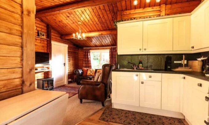 Ffestiniog Cabin | Cozy Mountain 2 Bed Log Cabin - Near Zip World