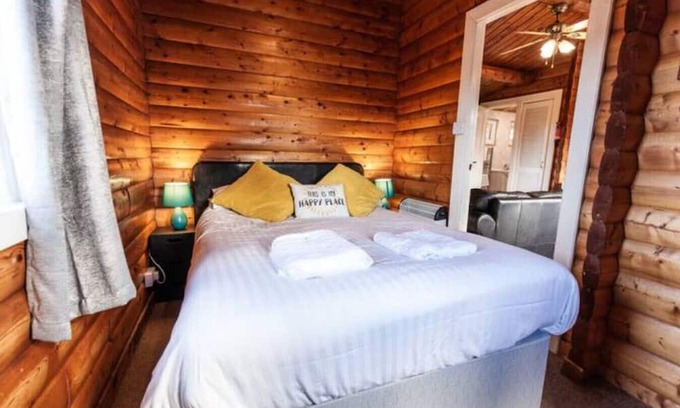 Ffestiniog Cabin | Mountain View 3 Bed Log Cabin in Snowdonia