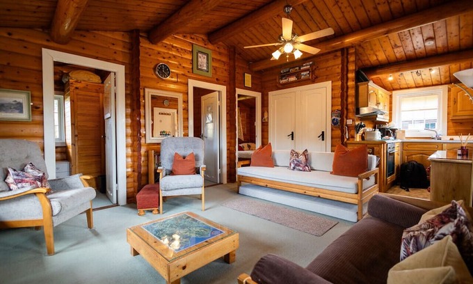 Ffestiniog Cabin | Spacious 3 Bed Log Cabin in Snowdonia Mountains