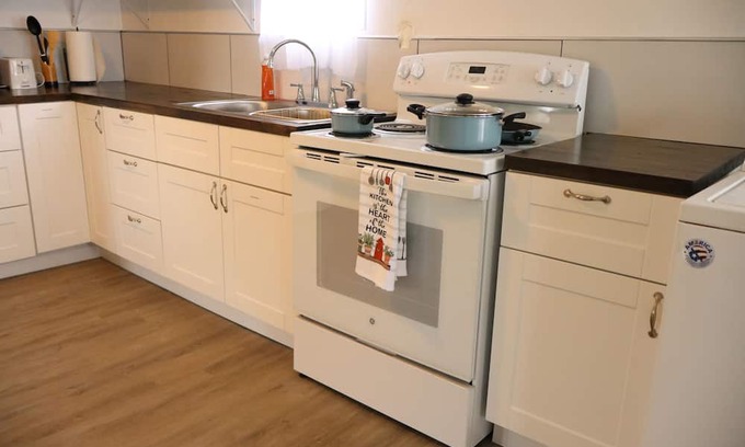 Mineral Wells House | Escape to peaceful country living in this newly remodeled 2-bed cozy home