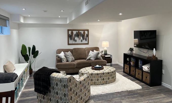 Alliston House | The Oake Room - Modern Convenience