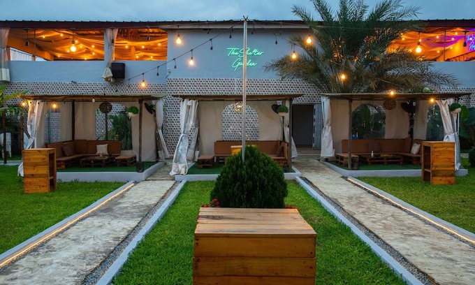 Akouedo Hotel | The SHELTER