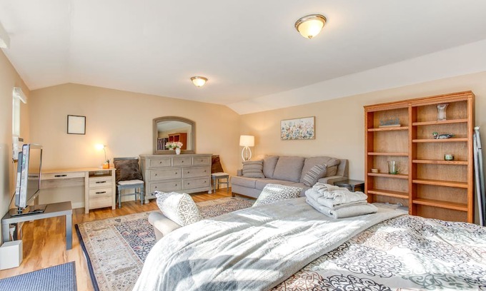 Englewood Apartment | Private Englewood Studio 10 Mi to Downtown Denver