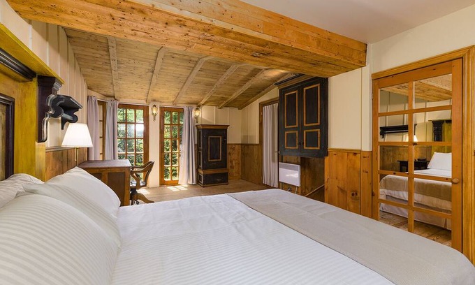 Baie-St-Paul Ski Chalet | Real cottage with a private lake