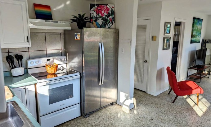Mango Groves Cottage | Downtown Lake Worth Beach Casita