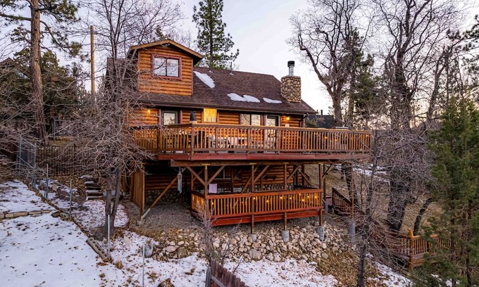 Fawnskin House | Luxury Cabin: slopes, lake, jacuzzi & VIEWS!
