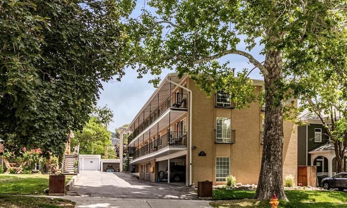 Lower Avenues Condo | Cozy Room in the SLC Avenues with Two Cats