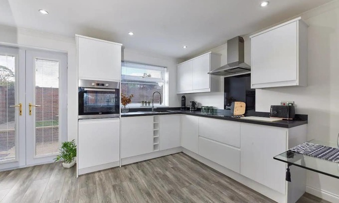 Newcastle-upon-Tyne House | Cosford House - 2 Bedroom