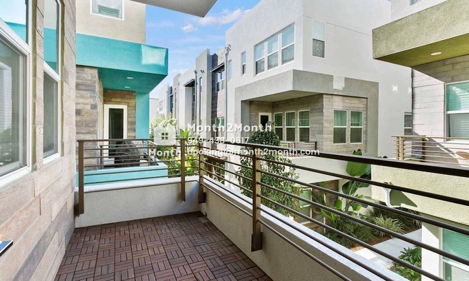 Platinum Triangle House | Glorious Garden on E Mason Ln #41595