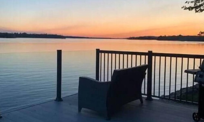 Mansfield-et-Pontefract Ski Chalet | Barefoot Beach House, Relaxing & Incredible Views