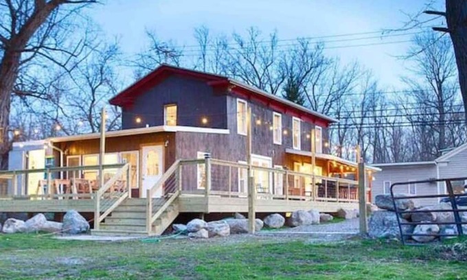Holcomb Cottage | Modern Nature - A Home in the Hills