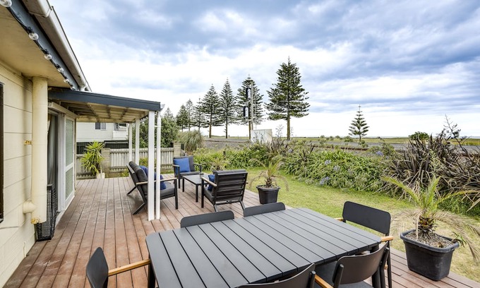 Napier House | Sunrise Sanctuary - Napier Holiday Home