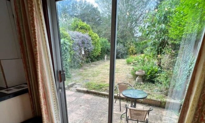 Northampton House | Impeccable 3 bed House in Northampton-perfect for families, contractors