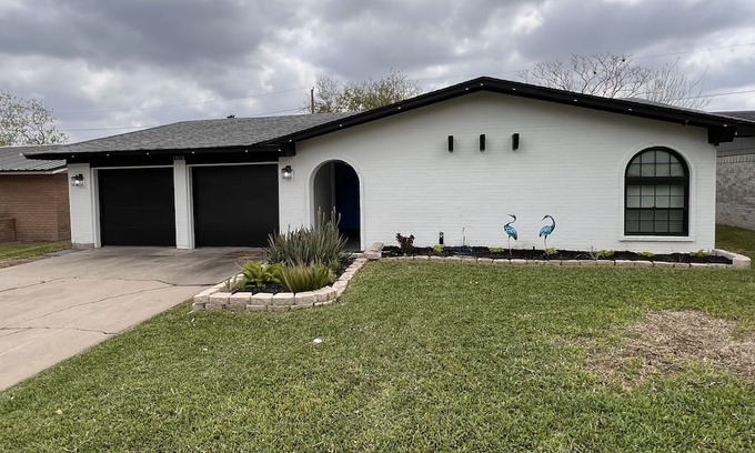 Harlingen House | Cozy Casita centrally located in the Valley