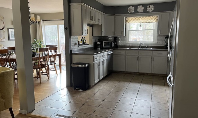 Williston North House | Spacious 5-bedroom house 2 miles from Burlington Airport