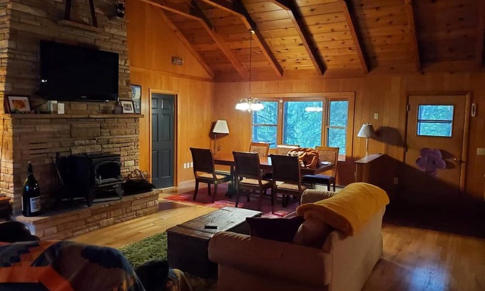 Amherst Cottage | In-Town Cottage with in-Woods vibe