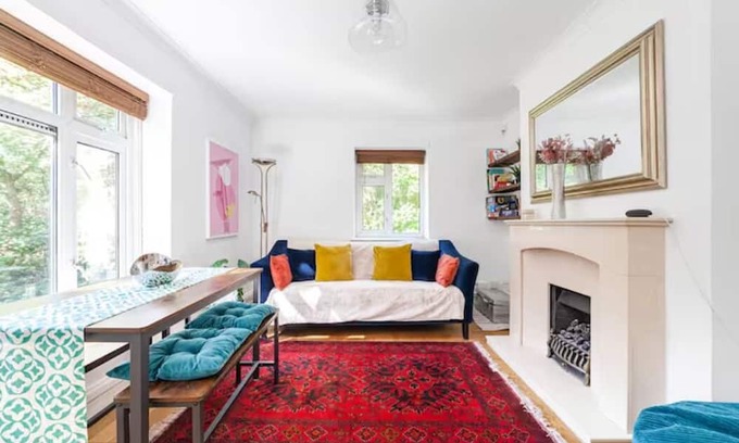 Wood Street Apartment | Unique & Airy 3BR Apt w/balconies, Snaresbrook