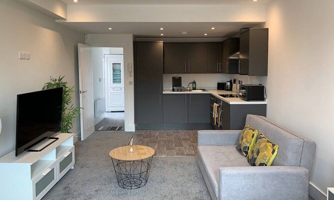 Doncaster Apartment | Cosy Studio Flat - Near Doncaster City Centre