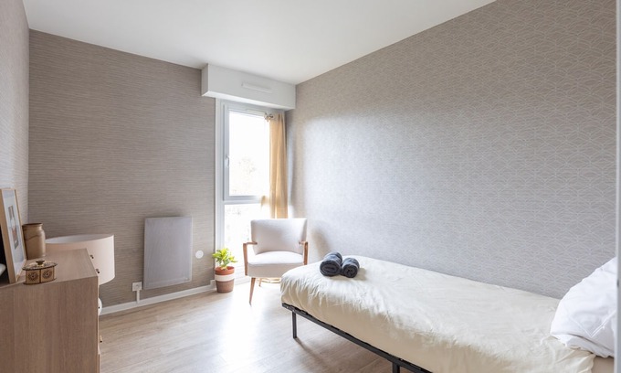 Noisiel Apartment | Appartement Spacieux/ Disneyland/paris/wifi/bureau