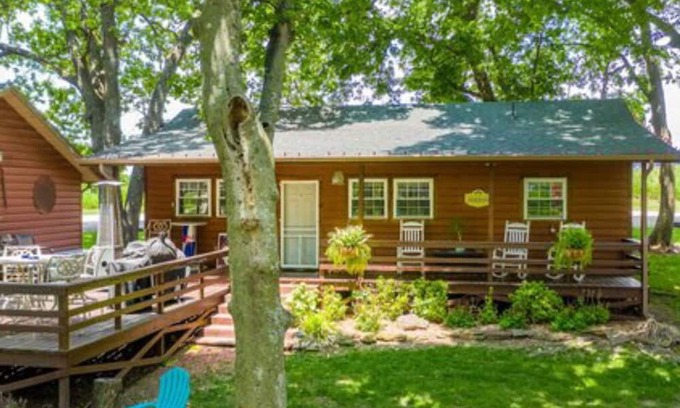 Cleora Cabin | The Herron Cabin (One Queen Bed)