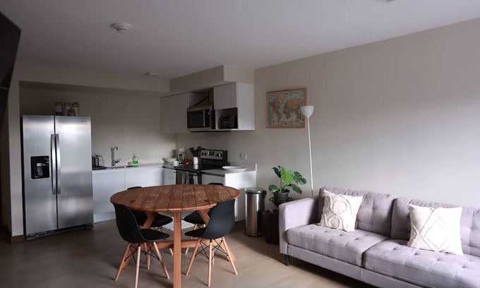 San Jose Apartment | Cozy Apartment close to the nicest parts of San jose, 15 min to SJO airport