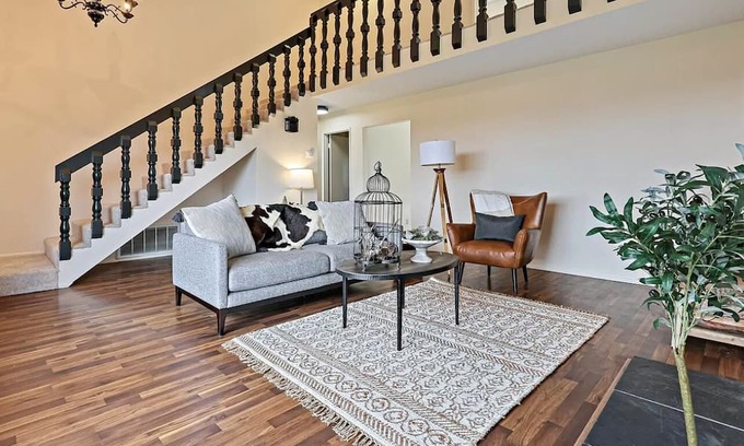 North Broadway House | Cozy Spanish villa with panoramic views, fire place, sauna and room to exhale!