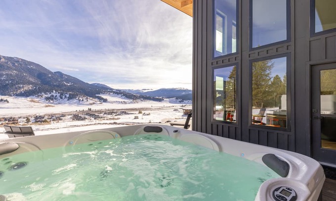 Riverview Ranch House | Big sky luxury cabin w/ private hot tub & views