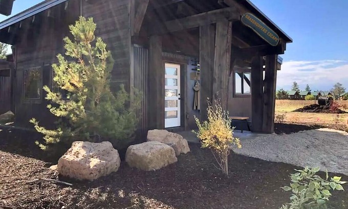 Last Chance Cabin | Grasshoppers Escape: Rustic, Upscale 2BR Cabin - less than 1/2 mile to World Renown Fly Fishing