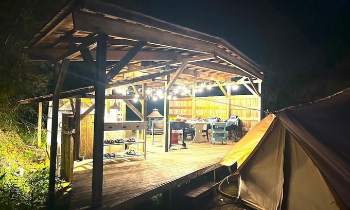 Otaki RV Rental | Poolside tent / Isumi County Chiba