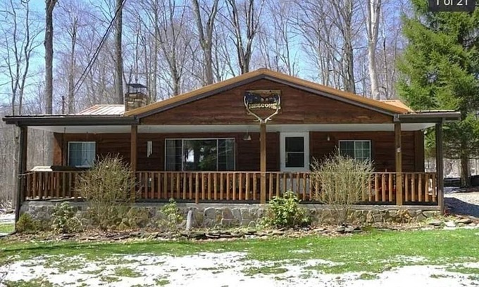Rockwood Cabin | Cozy cabin is just 10 minutes from slopes and state parks!