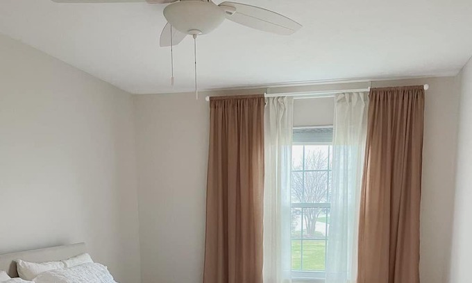 Brook Park House | Cozy Townhouse by Cle-Hopkins Airport Cleveland