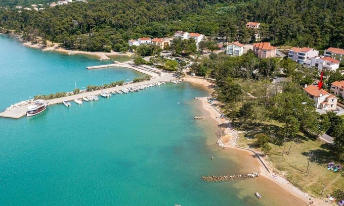 Soline Apartment | Two bedroom apartment near beach Soline, Krk (A-21714-b)