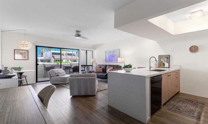 Deepwell Estates Condo | SmokeTree racket club condo in the heart of Palm Springs