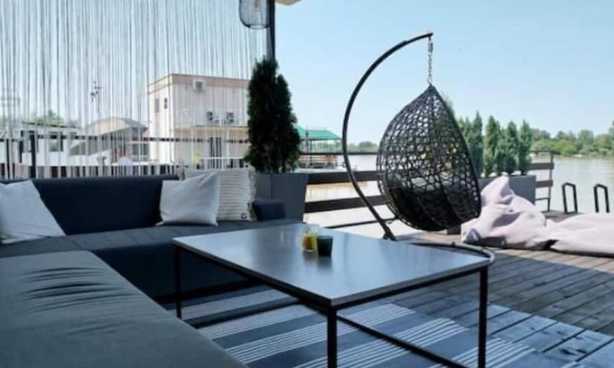 Cukarica House | TeLu HouseBoat