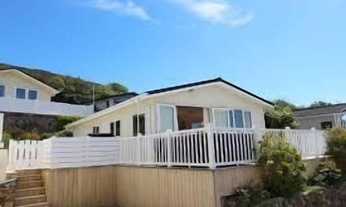 Mynytho Ski Chalet | Stunning 3-Bed Chalet in Abersoch