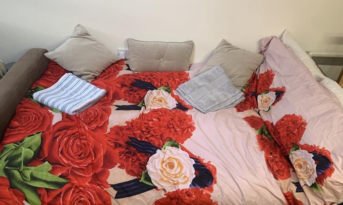 Edmonton Apartment | Cozy studio flat with separated bathroom in London