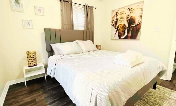 Central Oklahoma City Apartment | Cozy house- Step from OK's Zoo-
