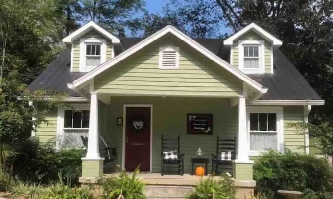 Pleasant Shade Cottage | Chef's Kitchen at Cartwright Century Farm Cottage