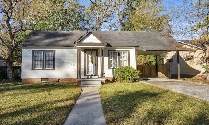Hattiesburg House | Renovated Cozy Comfort Zoo & USM