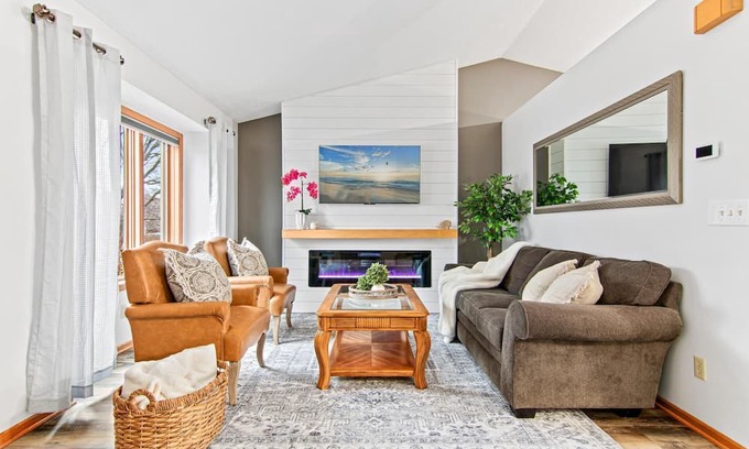 Blaine House | Blaine Oasis: Close to TPC-Sports Ctr, Outdoor Grill & Fire Pit, Family Friendly