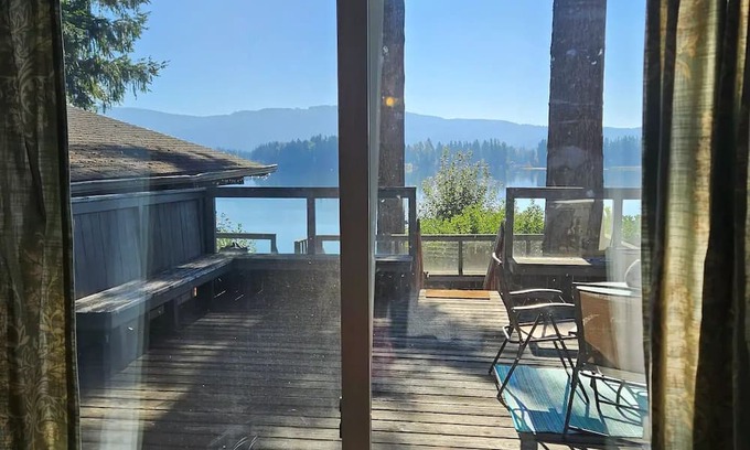 Yelm House | Lake Lawrence Cozy Cabin Getaway!