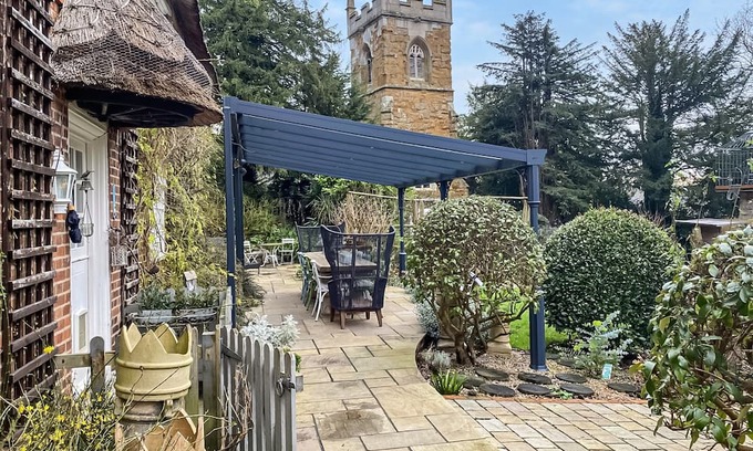 Leicester Cottage | A stunning 16th Century Cottage surrounded by a beautiful landscaped garden in the fabulous rural Le