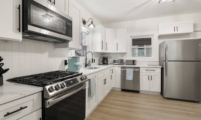 South Wedge House | Modern 4 BR/2 Bath House near University of Rochester