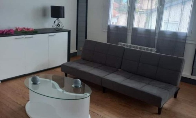 Tarbes Apartment | Apartment 'Evelyne' with Balcony, Wi-Fi and Air Conditioning