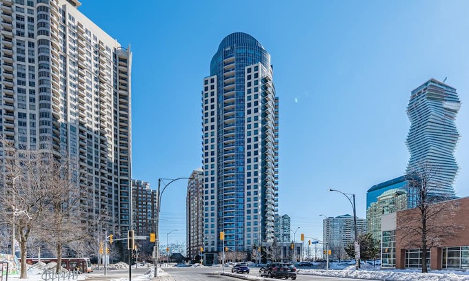Downtown Mississauga Condo | Luxurious 2 Bedroom Condo