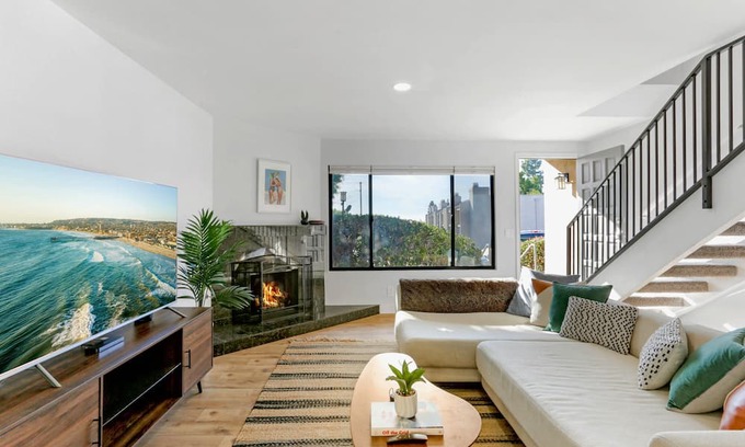 Bay Ho Condo | Sunny 2BR! 10Mins to Beach w/ Ocean View+BBQ+Pool!