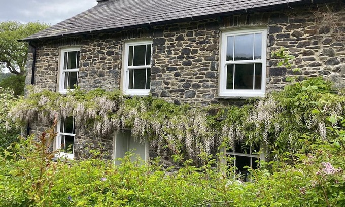 Felinfach Cottage | Escape to Tranquility: Your Dog-Friendly Country Cottage Retreat in a Blissfully Rural Haven