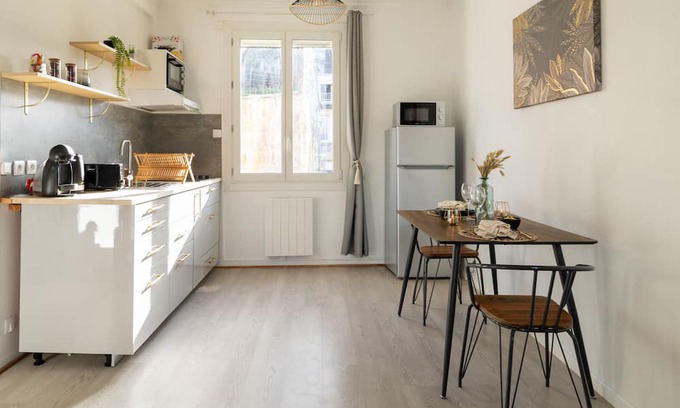 Cires-Les-Mello Apartment | Le Yellow Vibe - A Deux pas de la Gare, Parking Privé Gratuit, Wi-fi Haut Débit