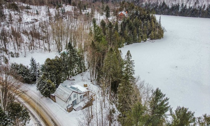 Grenville-sur-la-Rouge Cabin | Ô Lac - waterfront, cozy, rustic cottage!
